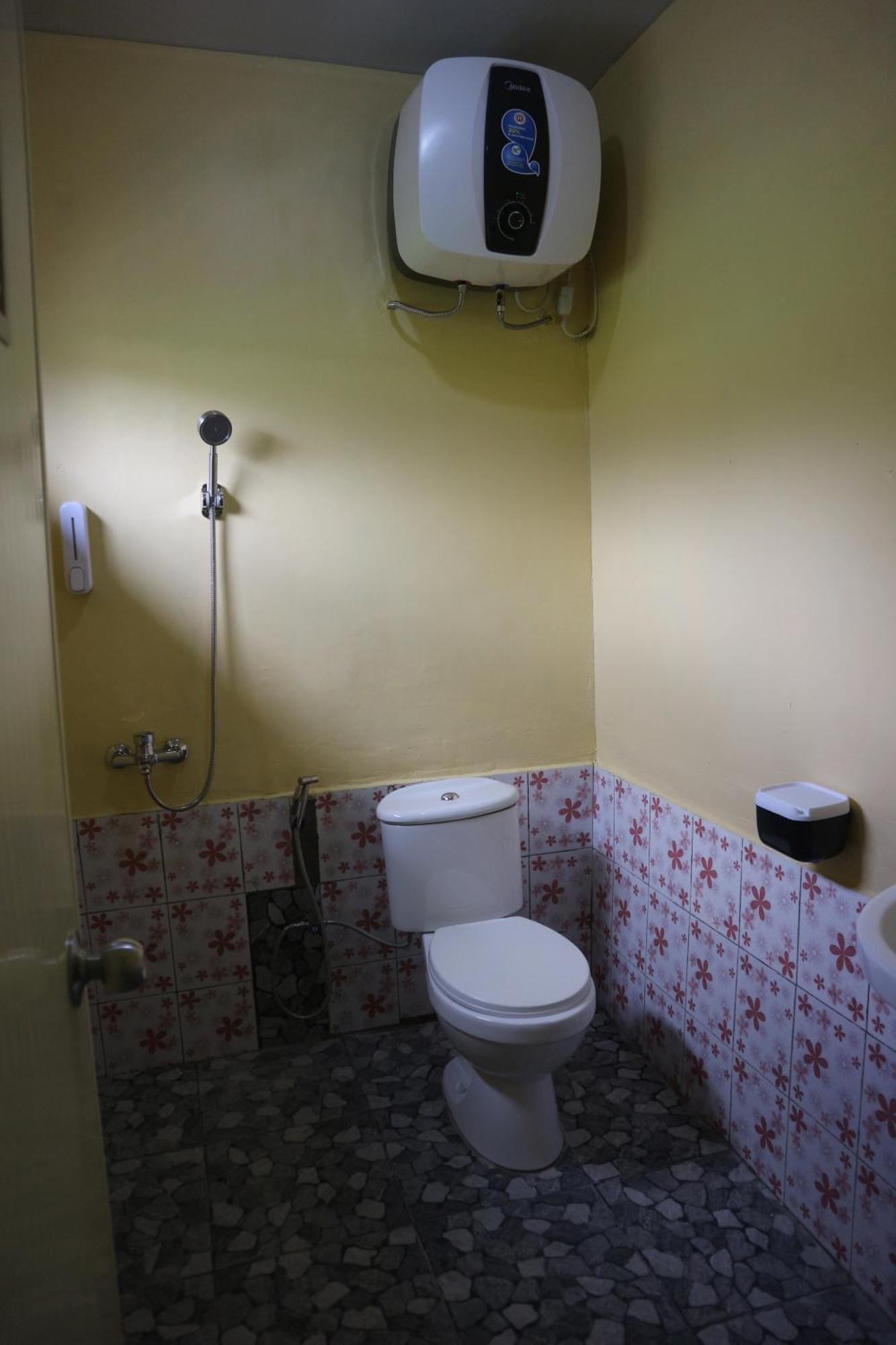 Tange Guest House Ruteng Zewnętrze zdjęcie